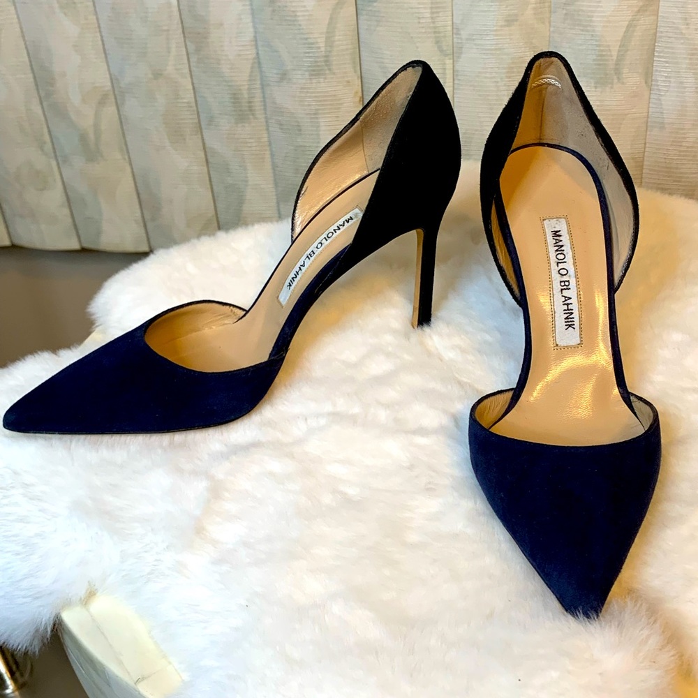 Manolo Blanhnik Tayler Pump in Navy Blue
